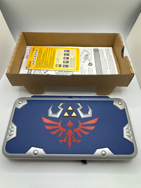 New Nintendo 2DS XL Hylian Shield Edition - (CIB Flaw) (Nintendo 3DS)