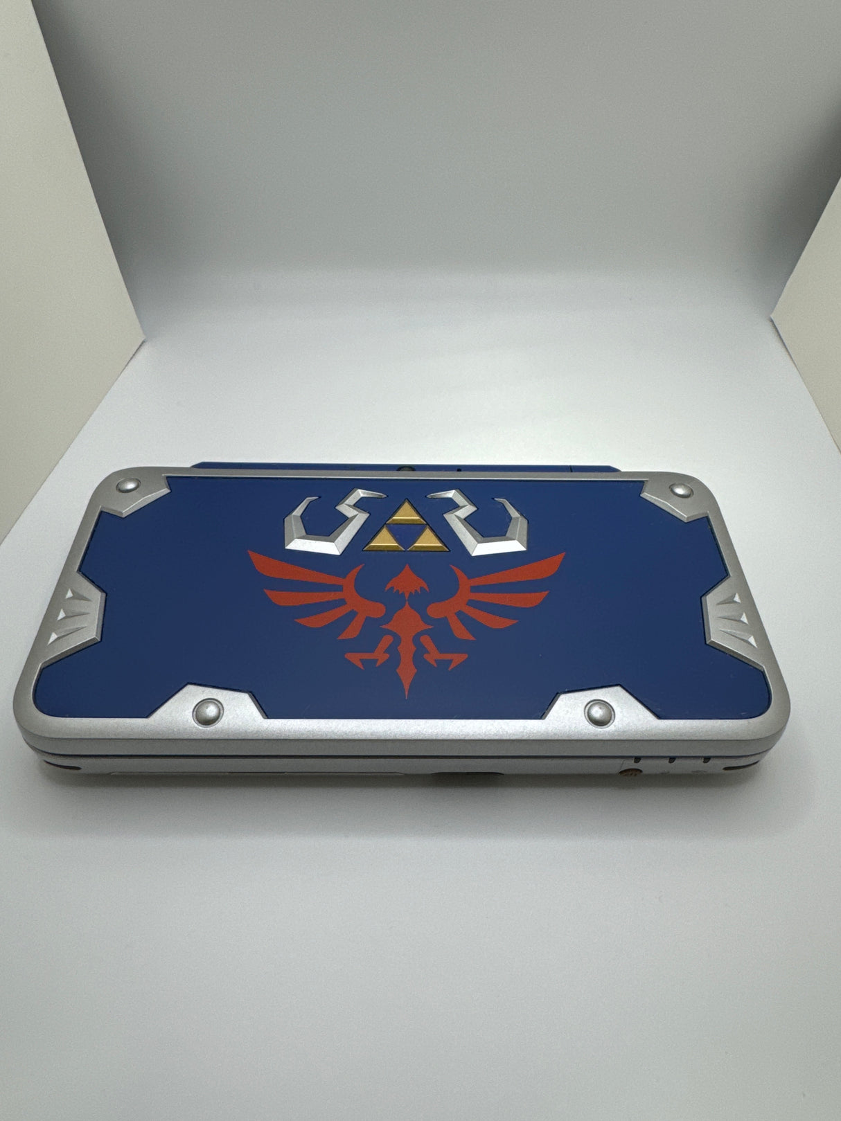 New Nintendo 2DS XL Hylian Shield Edition - (LS) (Nintendo 3DS)